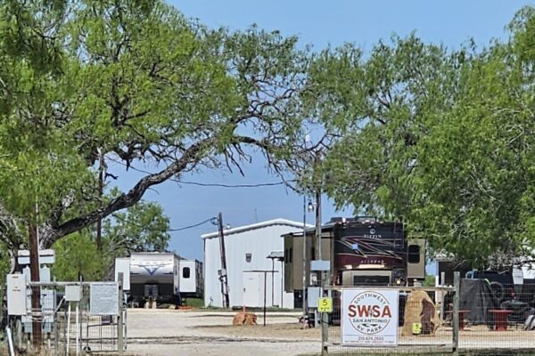A Country Breeze RV Park RV park in Somerset, TX (photo 2)