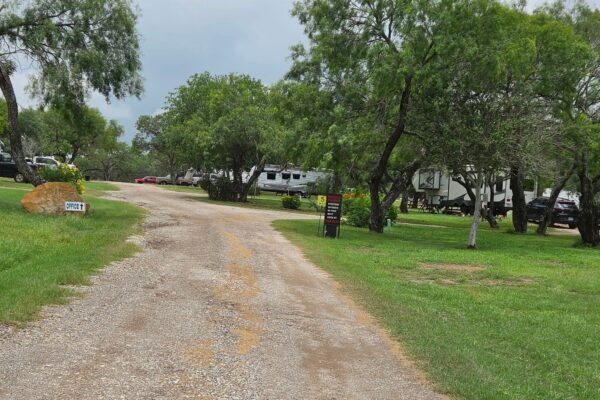 A Country Breeze RV Park RV park in Somerset, TX (photo 3)